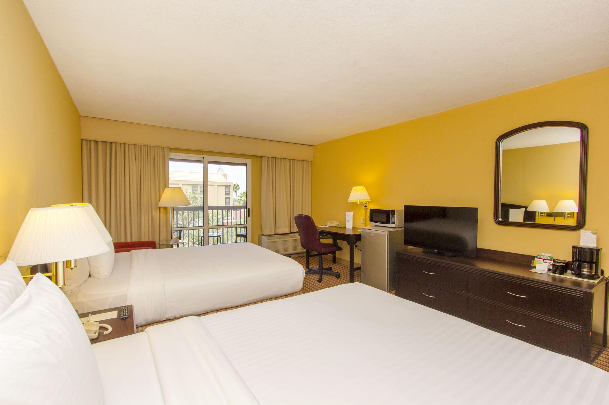 Hotel Courtyard Monterrey Airport 4*
